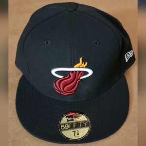 New Era Miami Heat Fitted Cap Hat Size 7 3/8 NWT